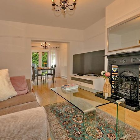 Finest Retreats - Debarnes House Villa Solihull Buitenkant foto