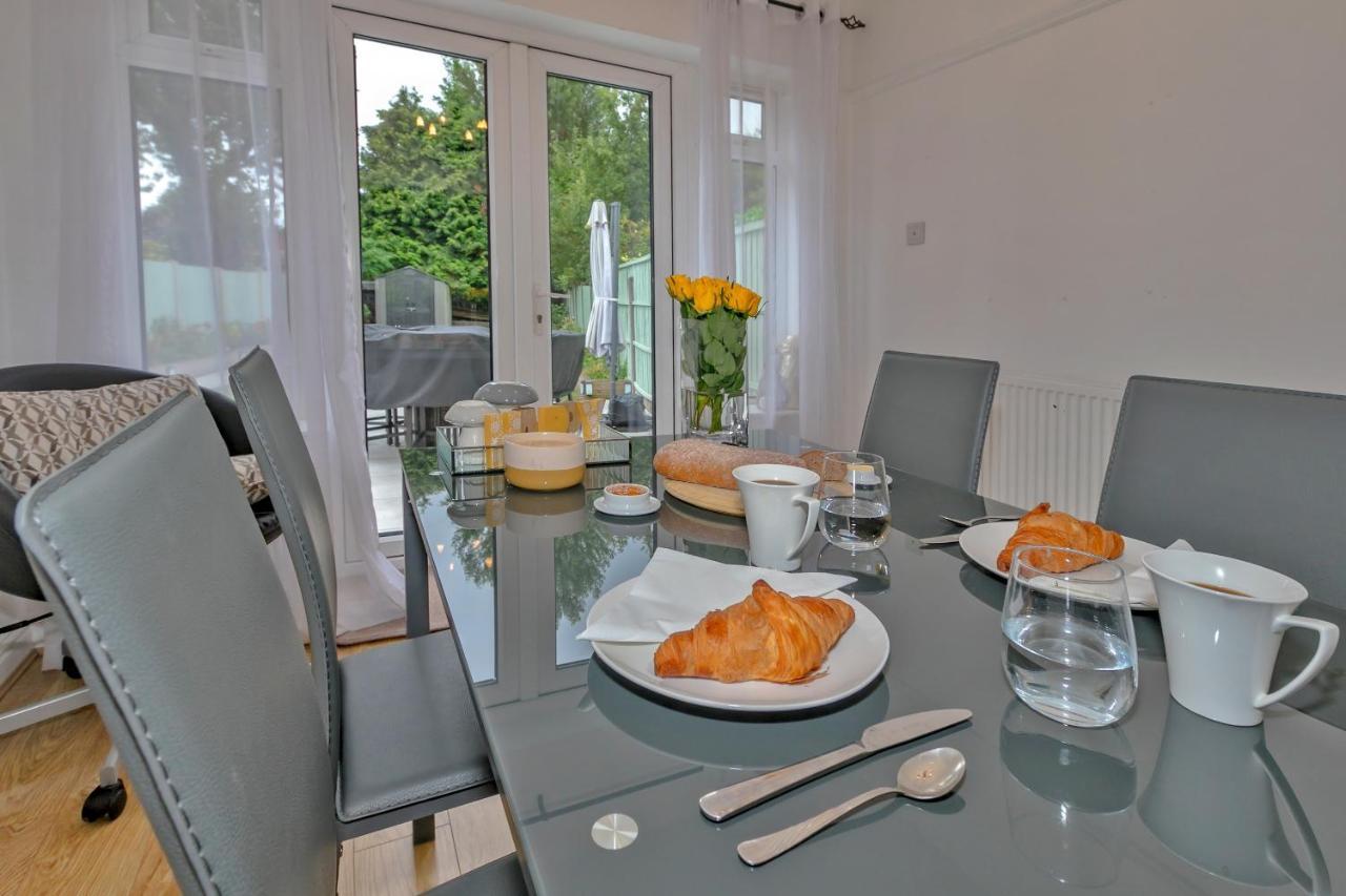Finest Retreats - Debarnes House Villa Solihull Buitenkant foto