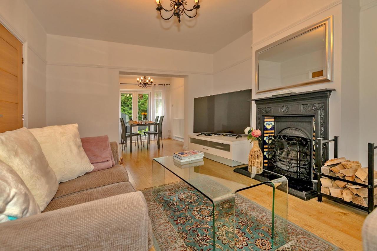 Finest Retreats - Debarnes House Villa Solihull Buitenkant foto